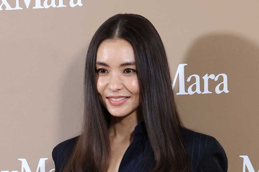 人気モデルの滝沢眞規子さん【写真：Aflo】