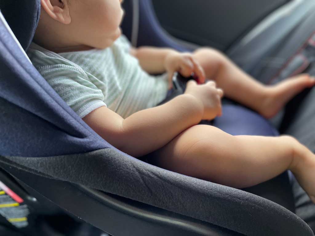 赤ちゃんを乗せた運転の仕方に驚愕（写真はイメージ）【写真：写真AC】