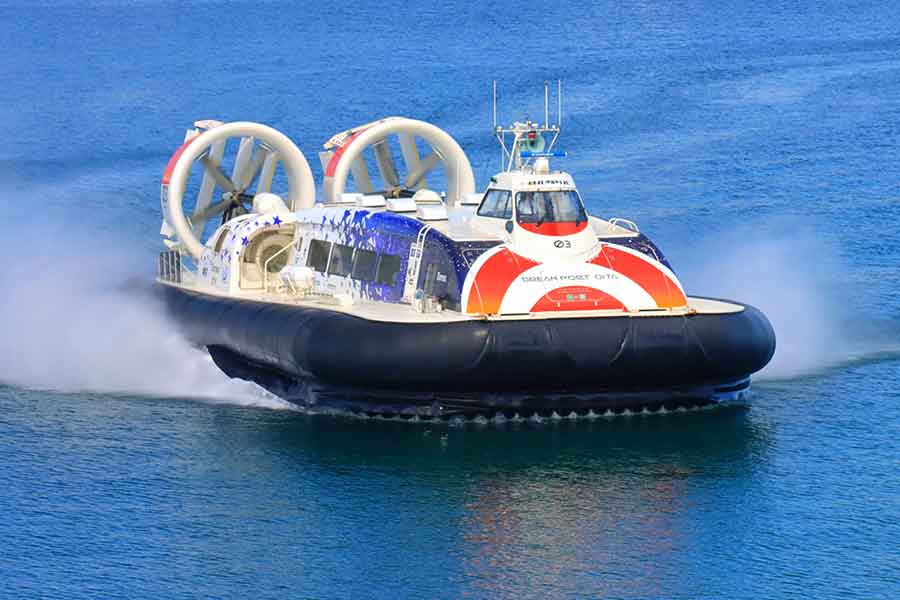 大分空港と大分市を結ぶホーバークラフト【写真：PIXTA】