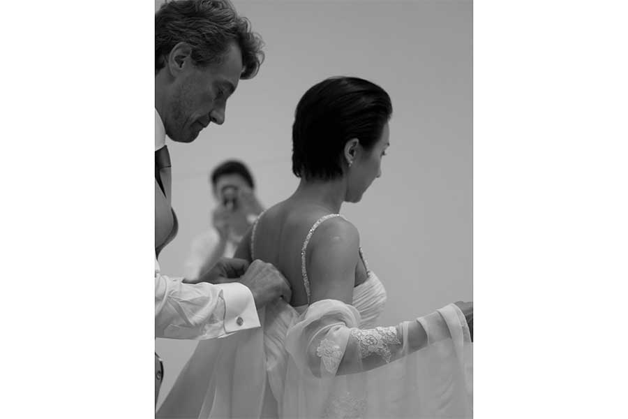 美しいドレスをまとう中村江里子さん【出典：インスタグラム（eriko.nakamuraofficial）よりスクリーンショット】