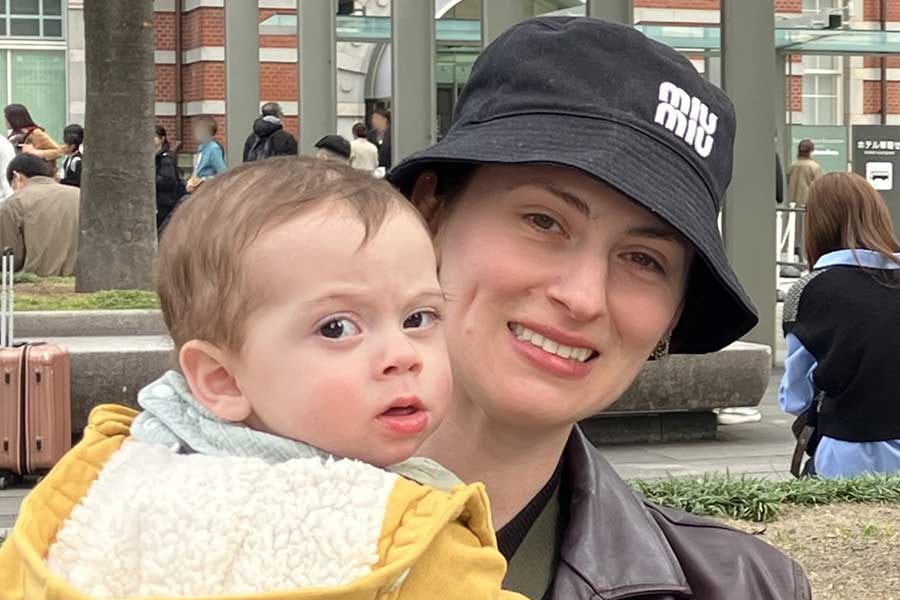 イギリスから来たエスターさんと息子さん【写真：Hint-Pot編集部】