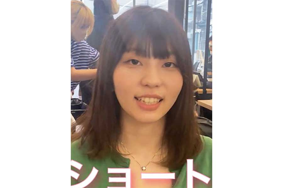 彼氏からのリクエストでショートヘアに【出典：TikTok（rena_nkr）よりスクリーンショット】