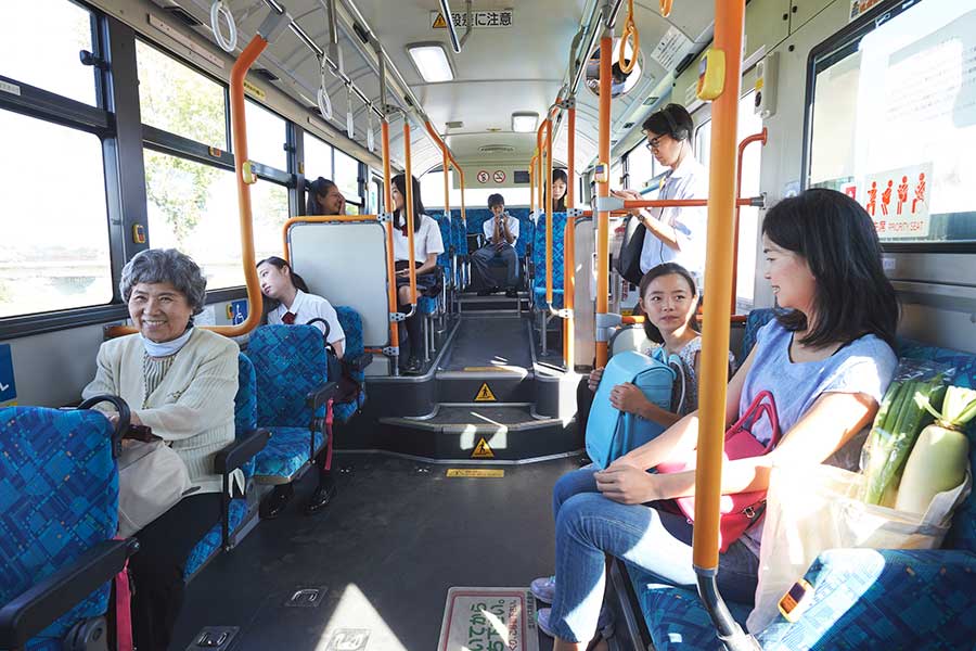 日本では、公共空間で静かにすることがマナーとされている（写真はイメージ）【写真：PIXTA】