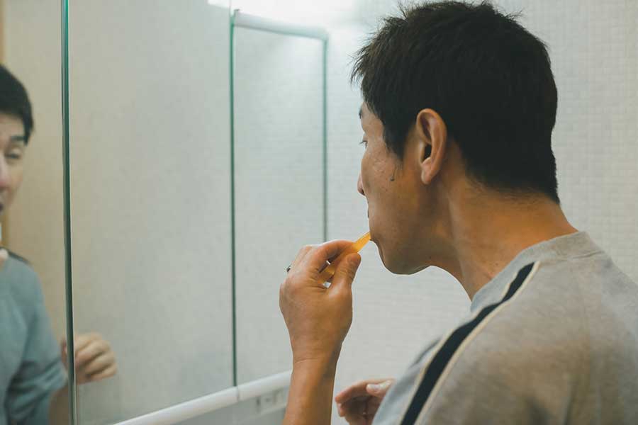 勝手に他人の歯ブラシを使う夫に辟易（写真はイメージ）【写真：PIXTA】
