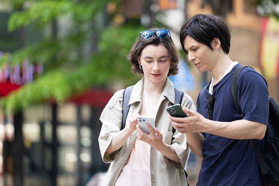 日に日に精度が高くなっている翻訳アプリ（写真はイメージ）【写真：PIXTA】