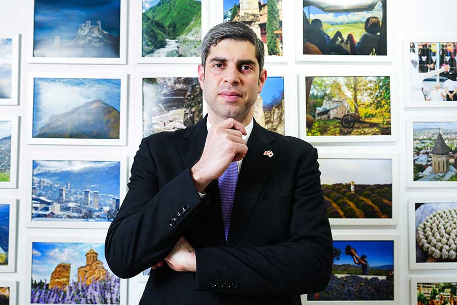 日本との懸け橋を担っているティムラズ・レジャバ駐日ジョージア大使【写真：黒澤崇】