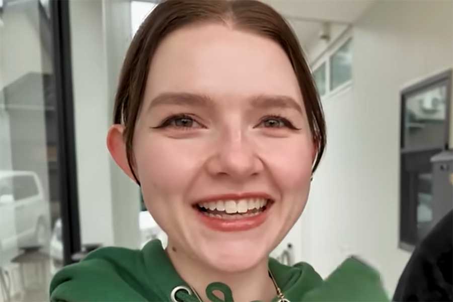 フランス人YouTuberのアマンディーヌさん【出典：ボンソワールTV BonSoirTV】