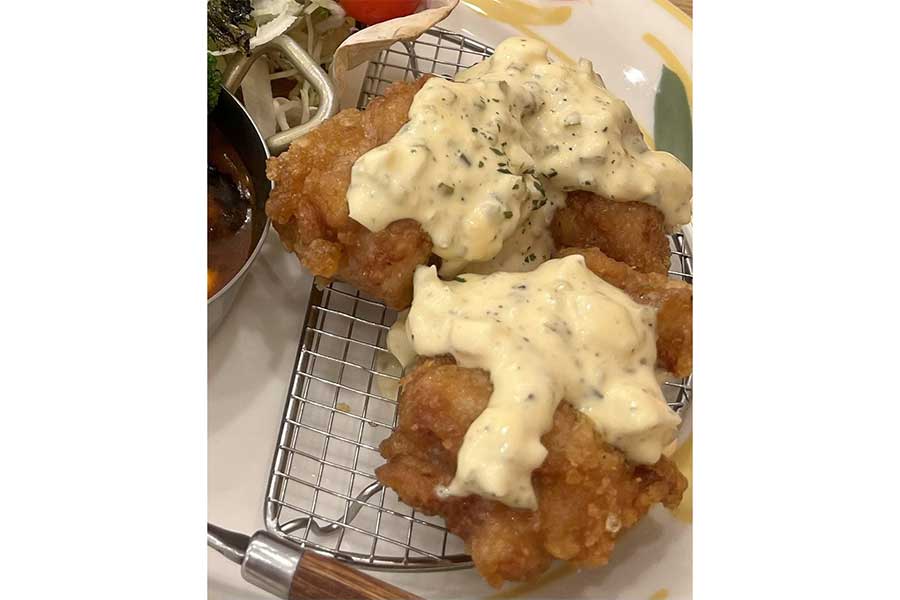 生焼けのチキン南蛮が物議に【写真：投稿者提供】