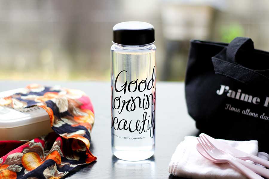 ウォーターボトルに防災グッズを詰めて、外出時の備えに（写真はイメージ）【写真：写真AC】