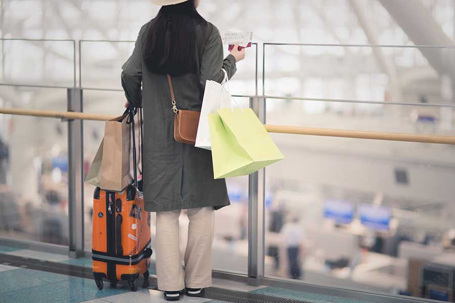 お土産も、機内持ち込み手荷物で「1個」とカウントされるので要注意（写真はイメージ）【写真：PIXTA】