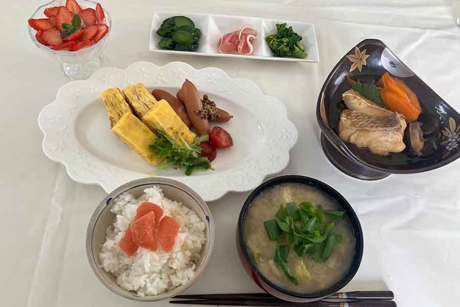 普段の和朝食【写真提供：実家ご飯｜70代母の丁寧な暮らし（cehriaru）さん】