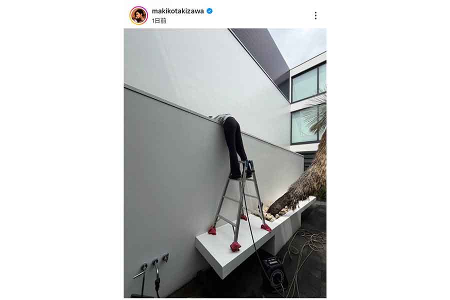 自宅の壁掃除をする滝沢さん【出典：インスタグラム（makikotakizawa）よりスクリーンショット】