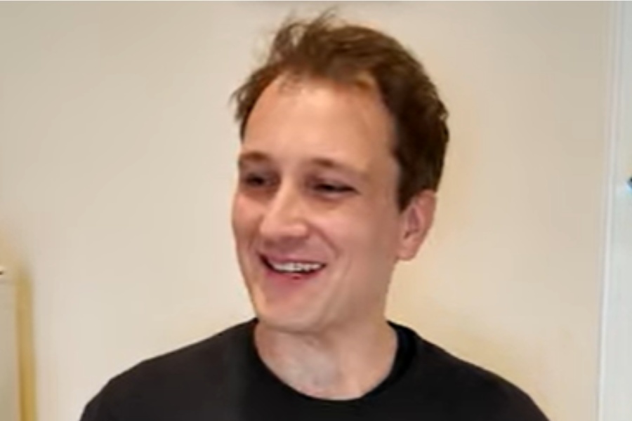 フランス人YouTuberのオレリアン・プダさん【出典：インスタグラム（bebechan_france）よりスクリーンショット】