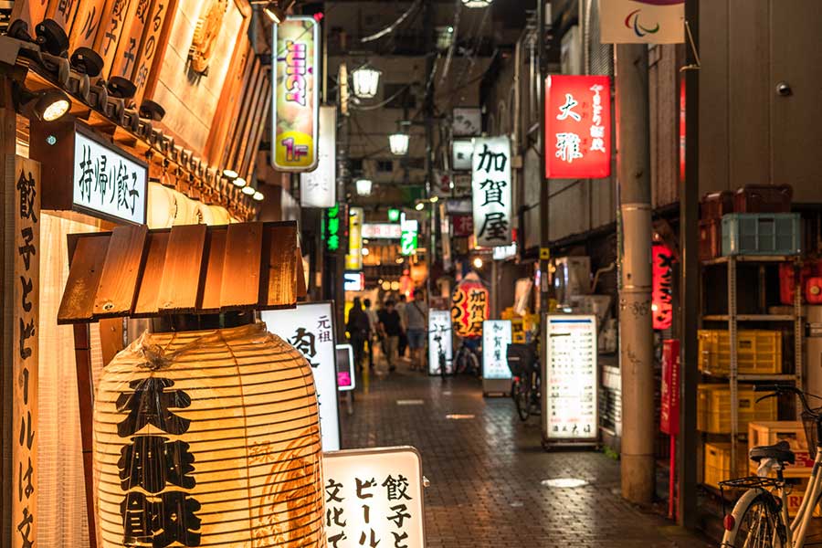 母国にはない居酒屋が立ち並ぶ風景に驚き（写真はイメージ）【写真：PIXTA】