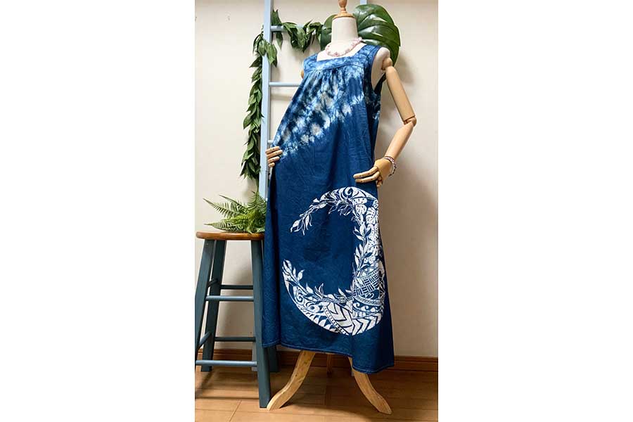 “Hawaii”をテーマにしたタカハシさんの藍染作品【写真提供：タカハシ ヤスコ（equbo）さん】