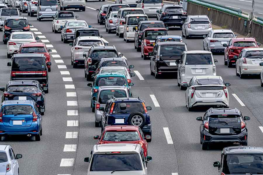 GW中の高速道路の渋滞にはいっそうの注意が必要（写真はイメージ）【写真：PIXTA】