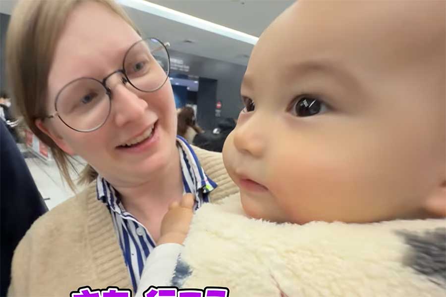 ドイツ人YouTuberのレナさんと息子のルイくん【出典：YouTube「LTブログ」よりスクリーンショット】