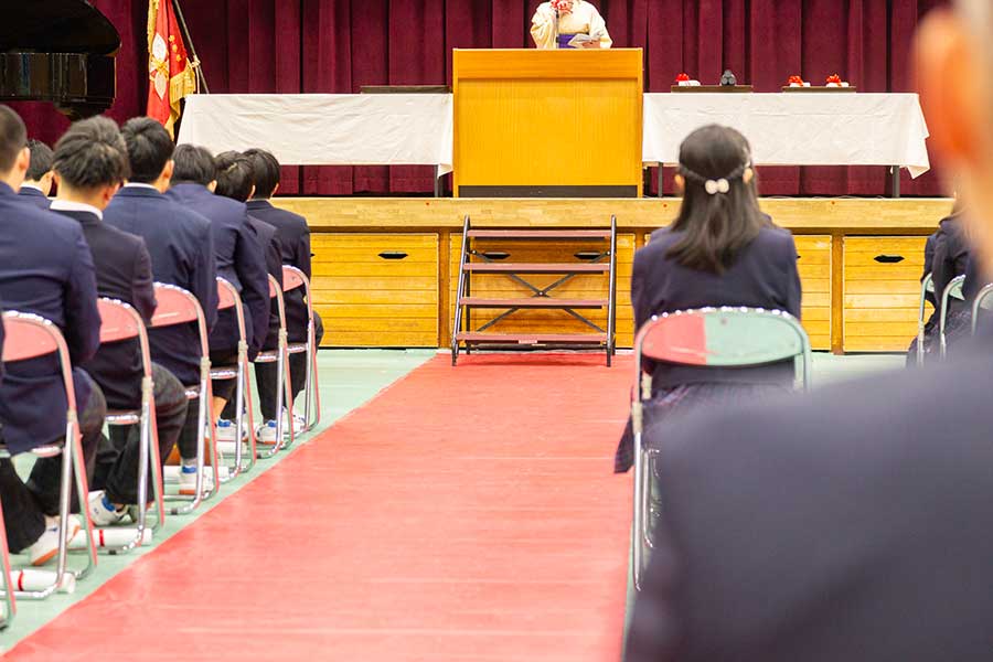 学校の集会で教師が見せた姿勢に反響（写真はイメージ）【写真：PIXTA】