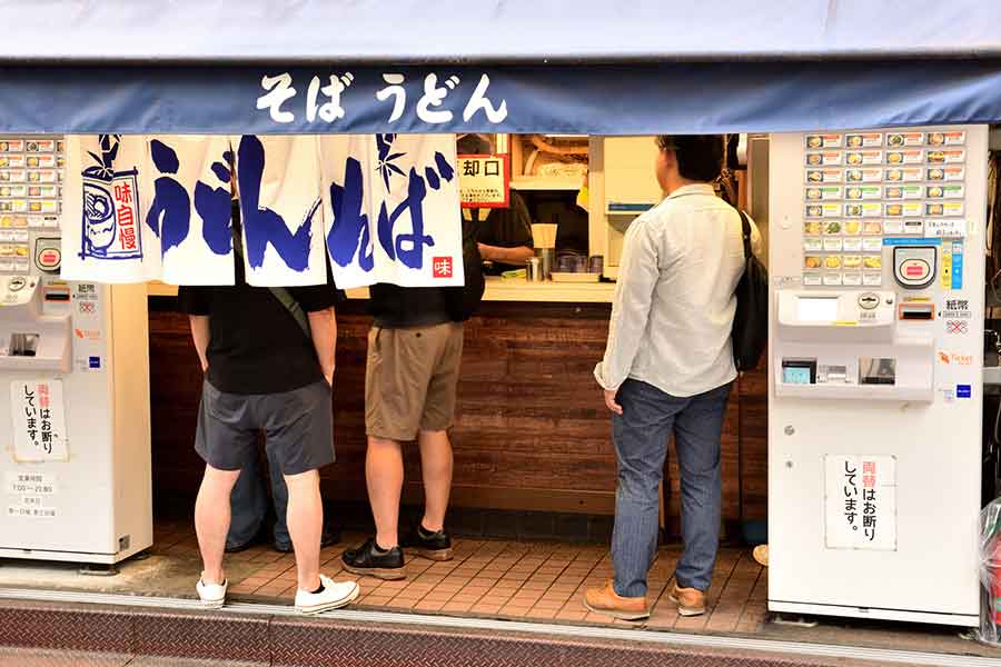 立ち食いそば店でも椅子や英語メニューを用意してくれたことに感激（写真はイメージ）【写真：PIXTA】
