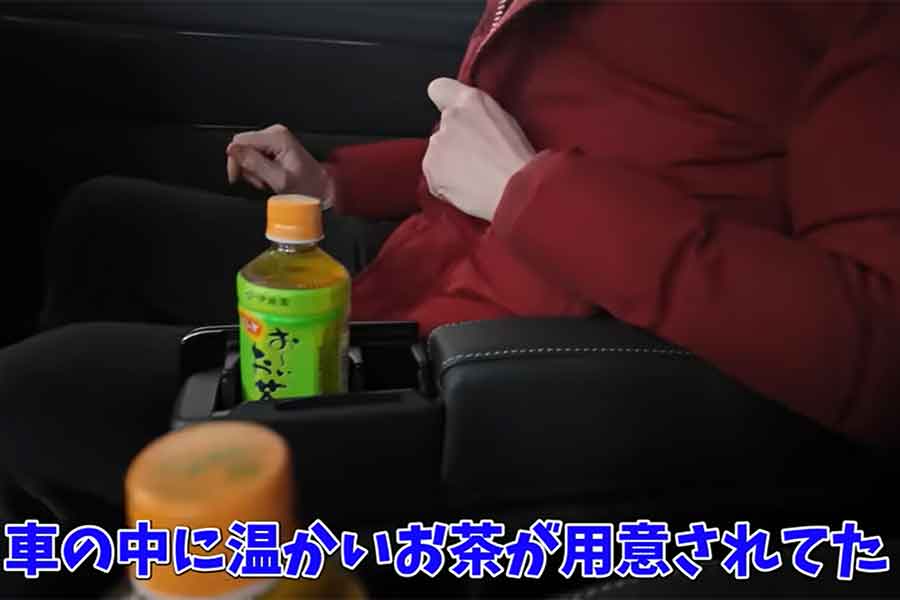 “おもてなし”にあふれた日本のタクシーに衝撃【出典：YouTube「Bebechan - 日本のフランス人」よりスクリーンショット】