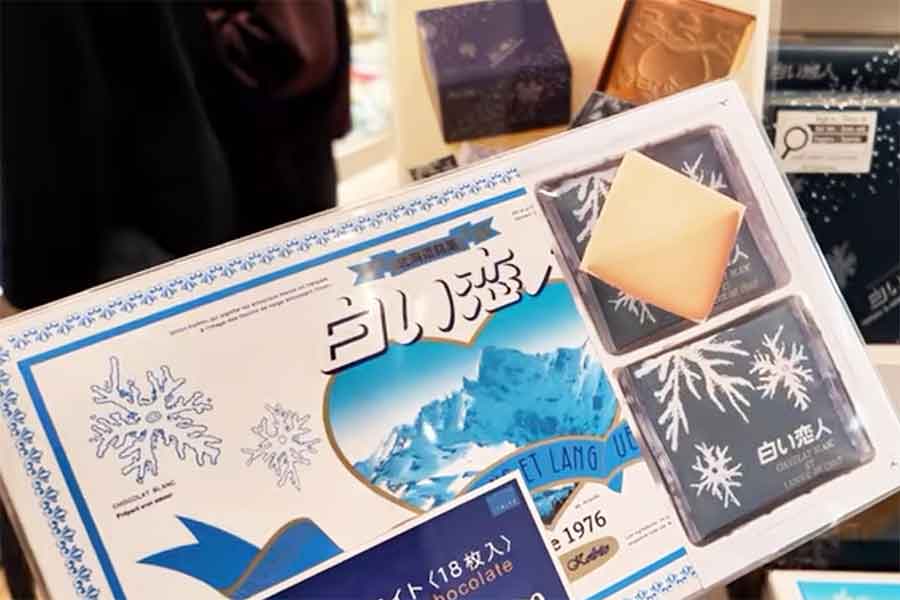 北海道銘菓「白い恋人」の価格がカナダでは2倍に【出典：YouTube「Chihori's Vlog」よりスクリーンショット】