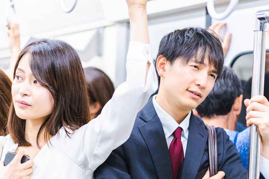 飲み会後の満員電車がつらい（写真はイメージ）【写真：写真AC】