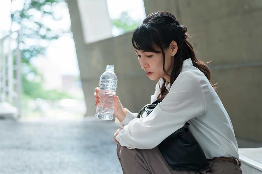 対人恐怖症になったらどう対処するべきなのか（写真はイメージ）【写真：PIXTA】