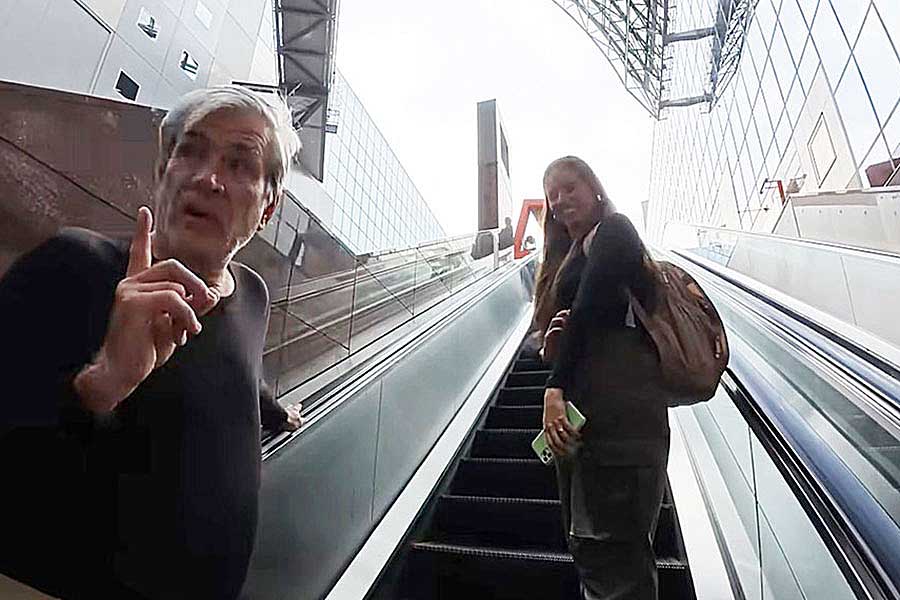 京都駅にあるエスカレーターの長さに衝撃【出典：YouTube「Ori＆Kaito」よりスクリーンショット】