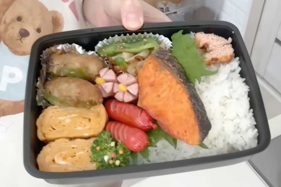 辻さんが失敗を振り返りながら長男・青空くんに作ったお弁当【出典：YouTube「辻ちゃんネル」よりスクリーンショット】