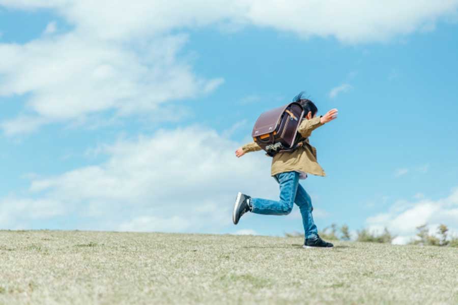 ランドセルは小学生にとって必需品（写真はイメージ）【写真：写真AC】