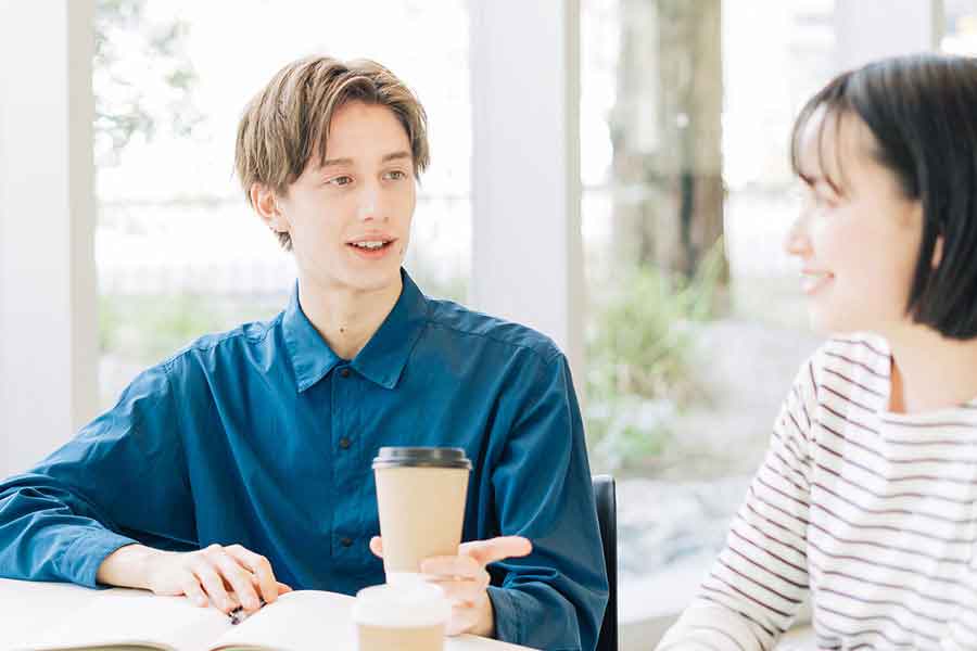 さまざまな国の生徒が通う語学学校（写真はイメージ）【写真：PIXTA】