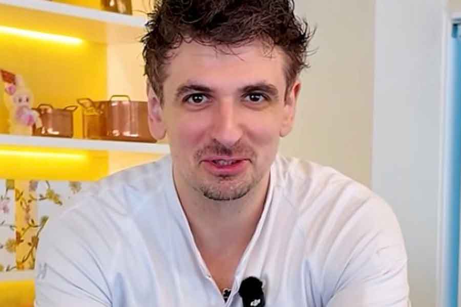 フランス人シェフのシャルルさん【出典:インスタグラム(bebechan_france)よりスクリーンショット】
