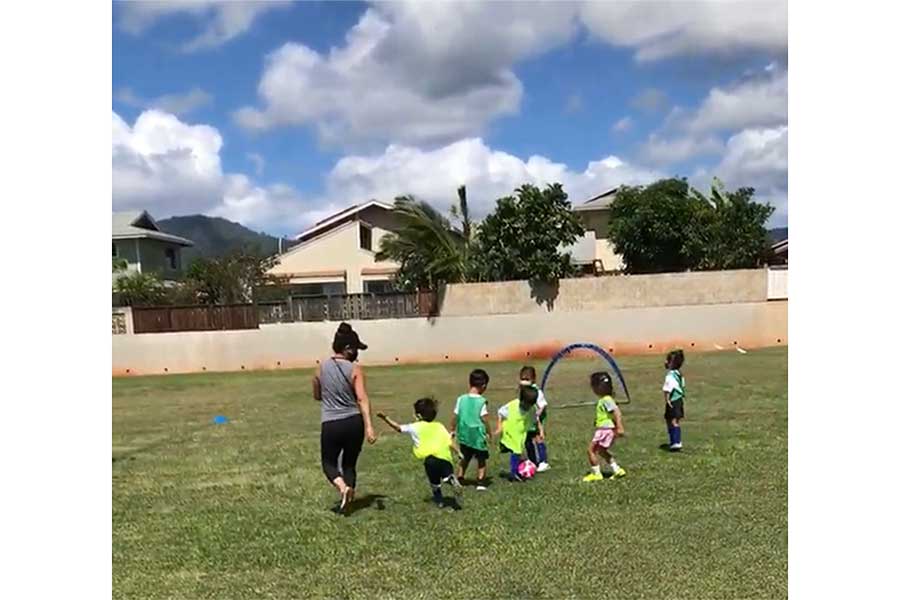 息子が4歳の頃に習っていたサッカー。アメリカでは女子にも大人気のスポーツ【写真:i-kknow】