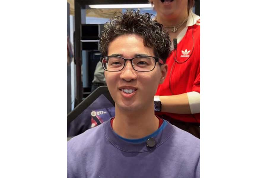ヘアカット後の男性【出典：インスタグラム（view_akada）よりスクリーンショット】