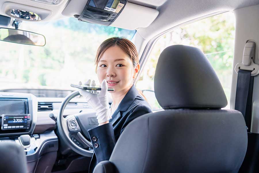 日本では翻訳アプリを活用（写真はイメージ）【写真：PIXTA】