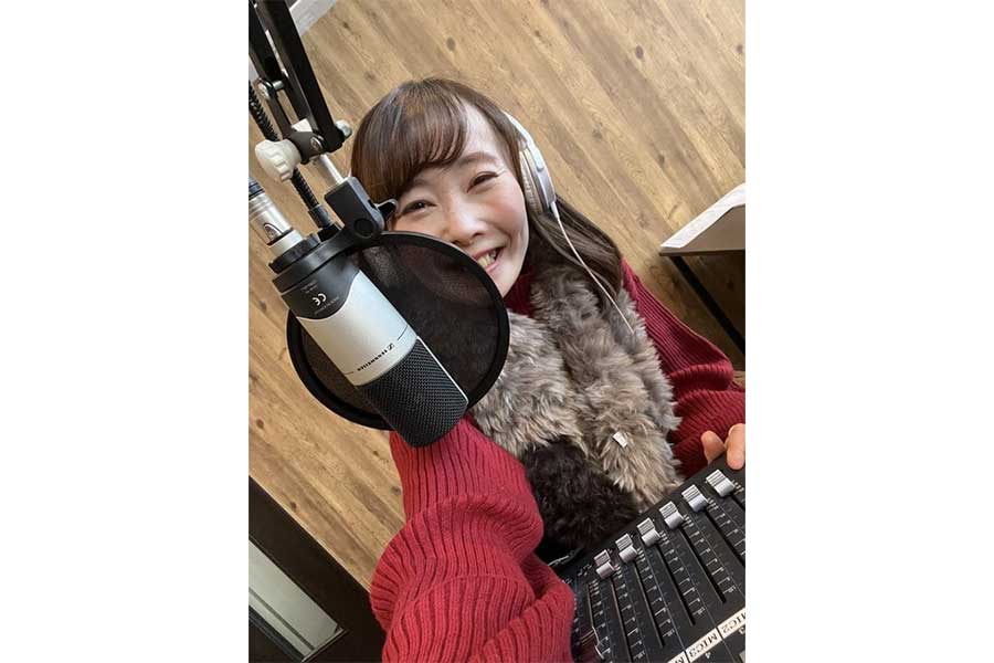 仕事を楽しむ梅津さん【写真：梅津真里奈（@marina19951231）さん】