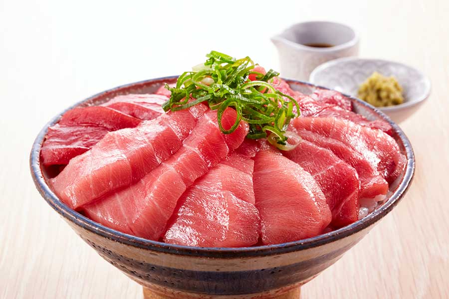 築地で食べられる鮮度の高いマグロ丼（写真はイメージ）【写真：PIXTA】