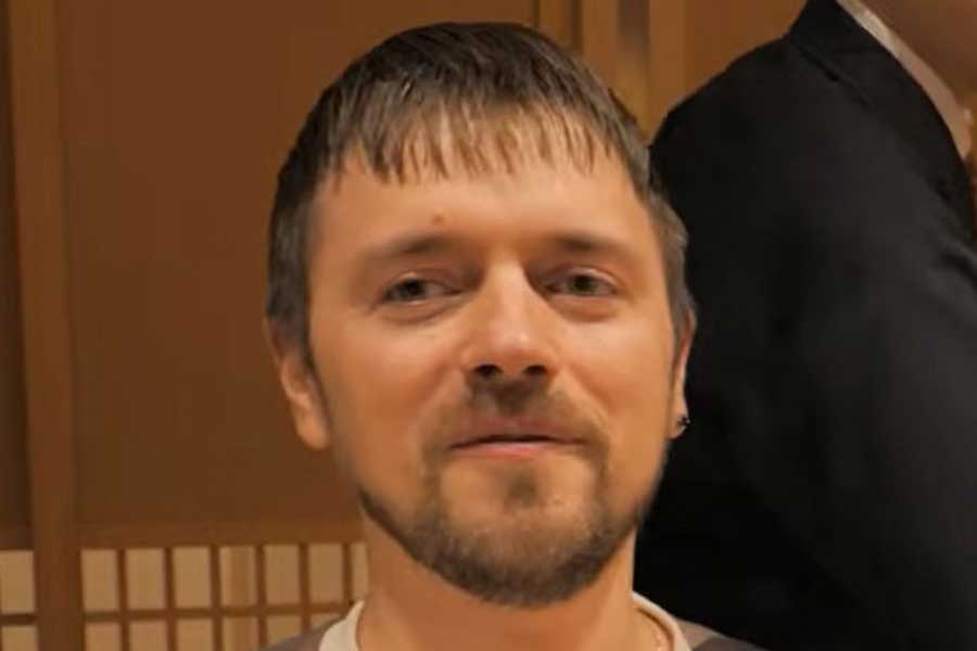 オレリアンさんと鉄板焼き店を訪れた、アメリカ人のサムさん【出典：YouTube「Bebechan - 日本のフランス人」よりスクリーンショット】