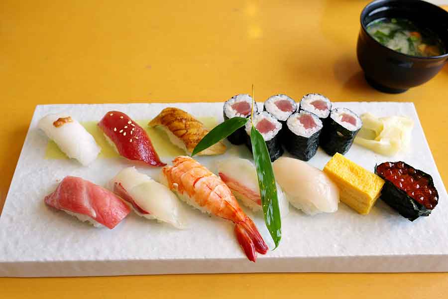 日本の寿司に感動（写真はイメージ）【写真：写真AC】