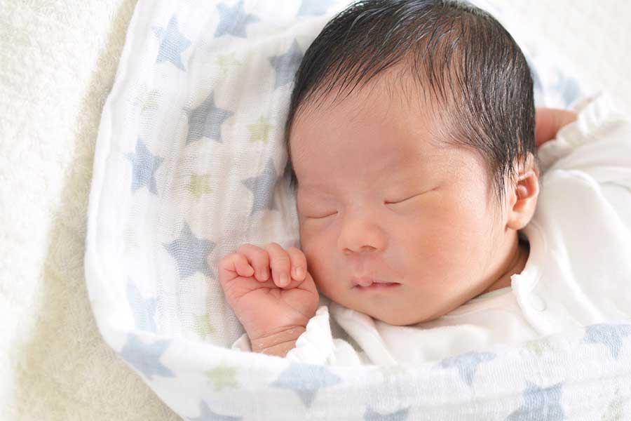 眠りにつく赤ちゃん(写真はイメージ)【写真:写真AC】