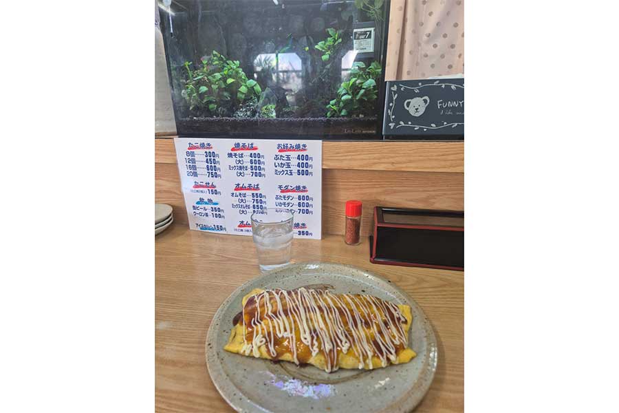 ローラさんが食べたオムそば【写真提供:ミッケル】