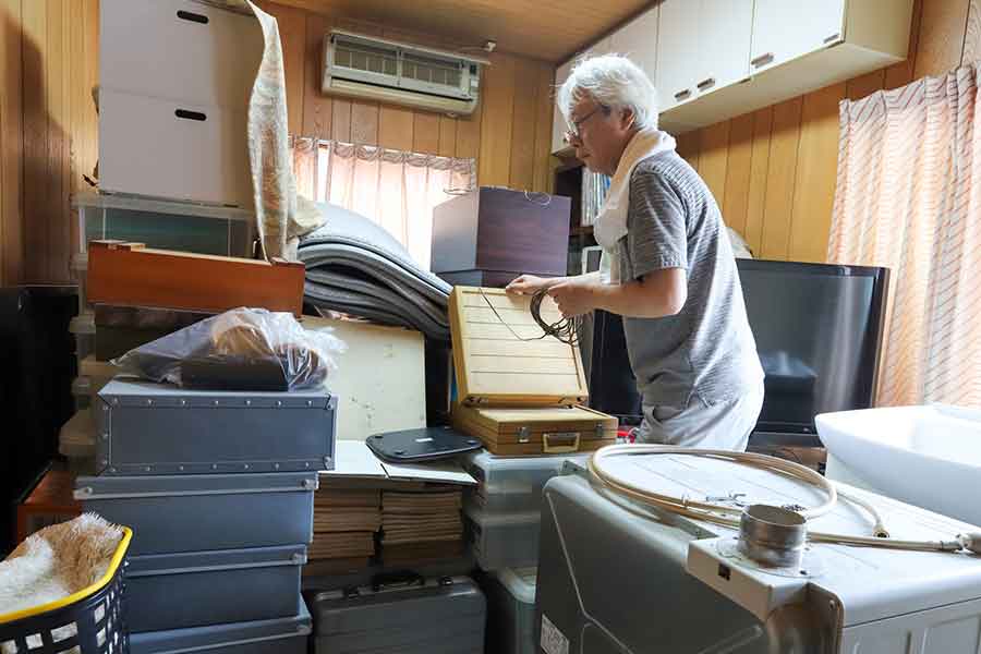 家の片付けをしている際に、捨て方に迷うものが出てくることも(写真はイメージ)【写真:写真AC】