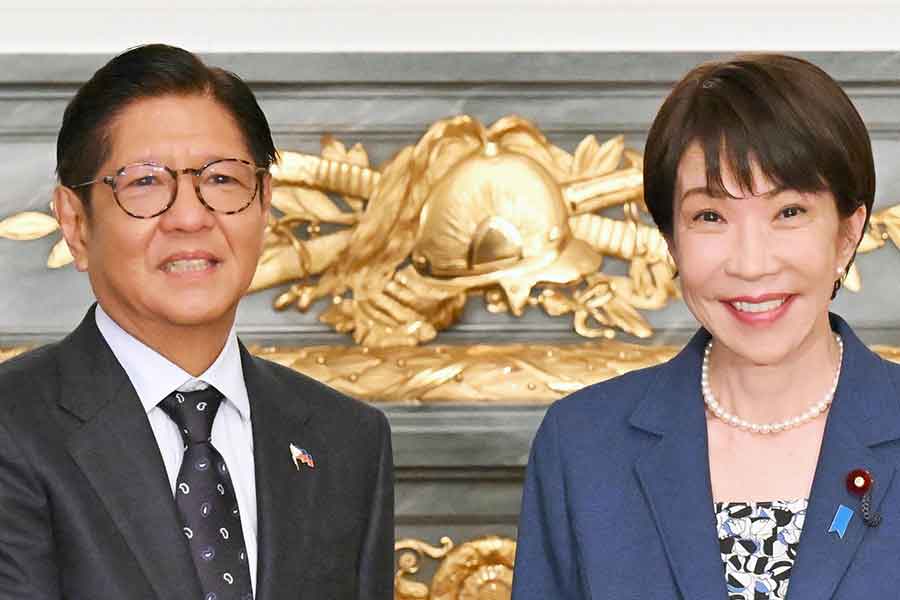 迎賓館赤坂離宮で首脳会談を行った、(右から)高市早苗首相とフィリピンのフェルディナンド・マルコス・ジュニア大統領【写真:産経新聞社】