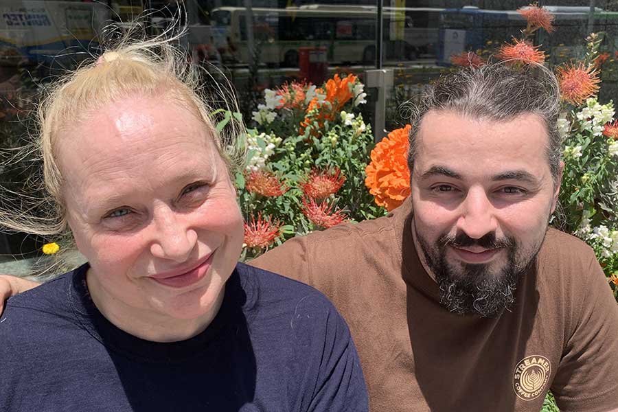 イギリスから来た（左から）サマンサさんとパナヨットさん【写真：Hint-Pot編集部】