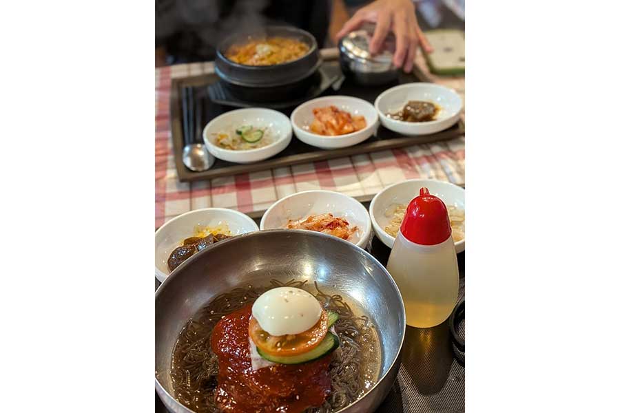 中村仁美さんが長男と楽しんだランチ【出典:インスタグラム(nakamura_hitomi_official)よりスクリーンショット】