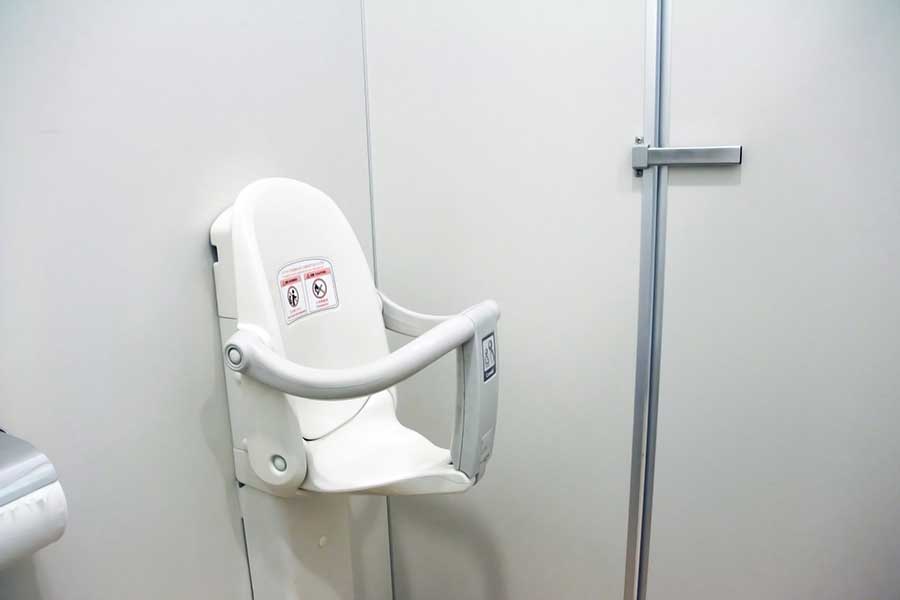 トイレに設置されているベビーチェア（写真はイメージ）【写真：写真AC】