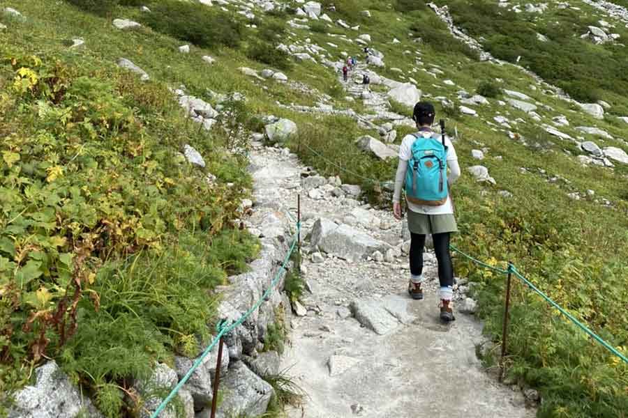 登山時は、服装選びも重要（写真はイメージ）【写真：写真AC】