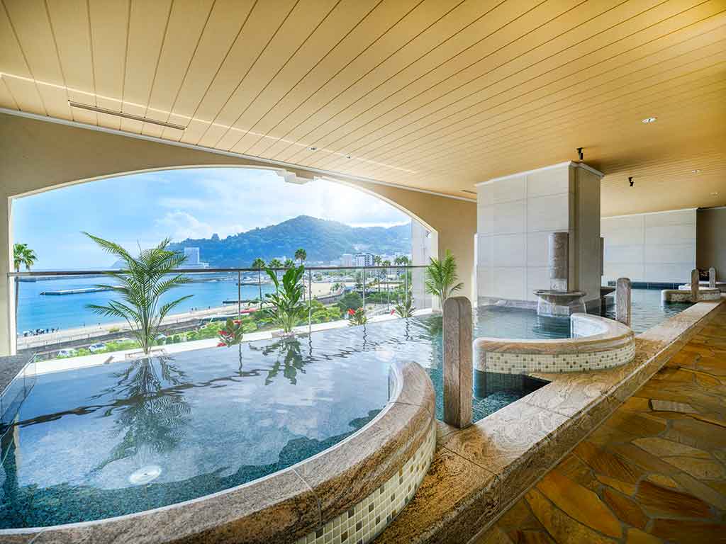 絶景を堪能できる「展望露天風呂」