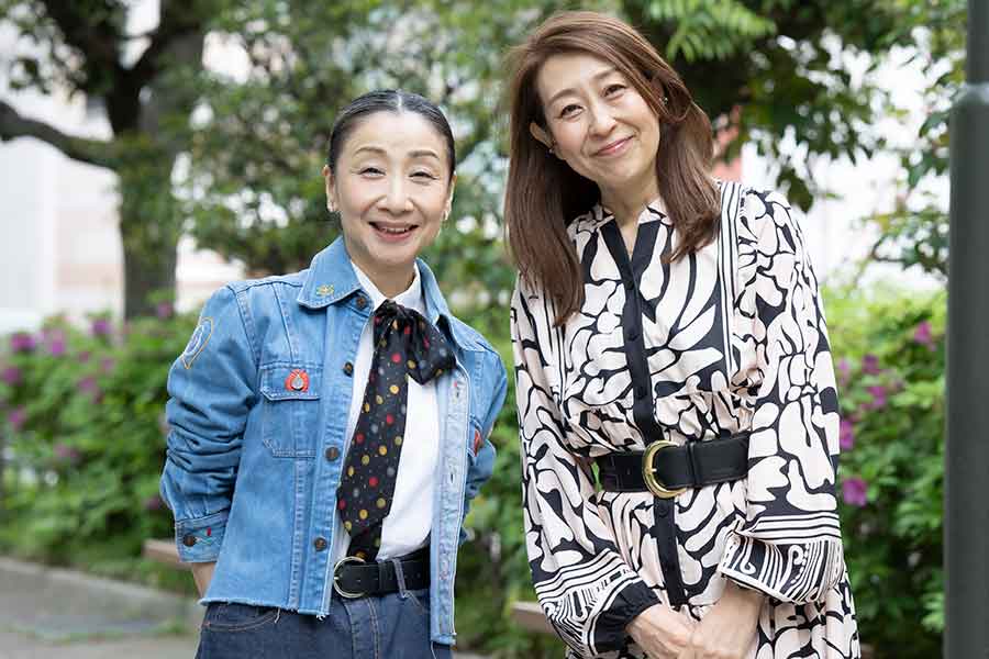 春風ひとみさんとインタビュアーの竹山マユミさん【写真:増田美咲】