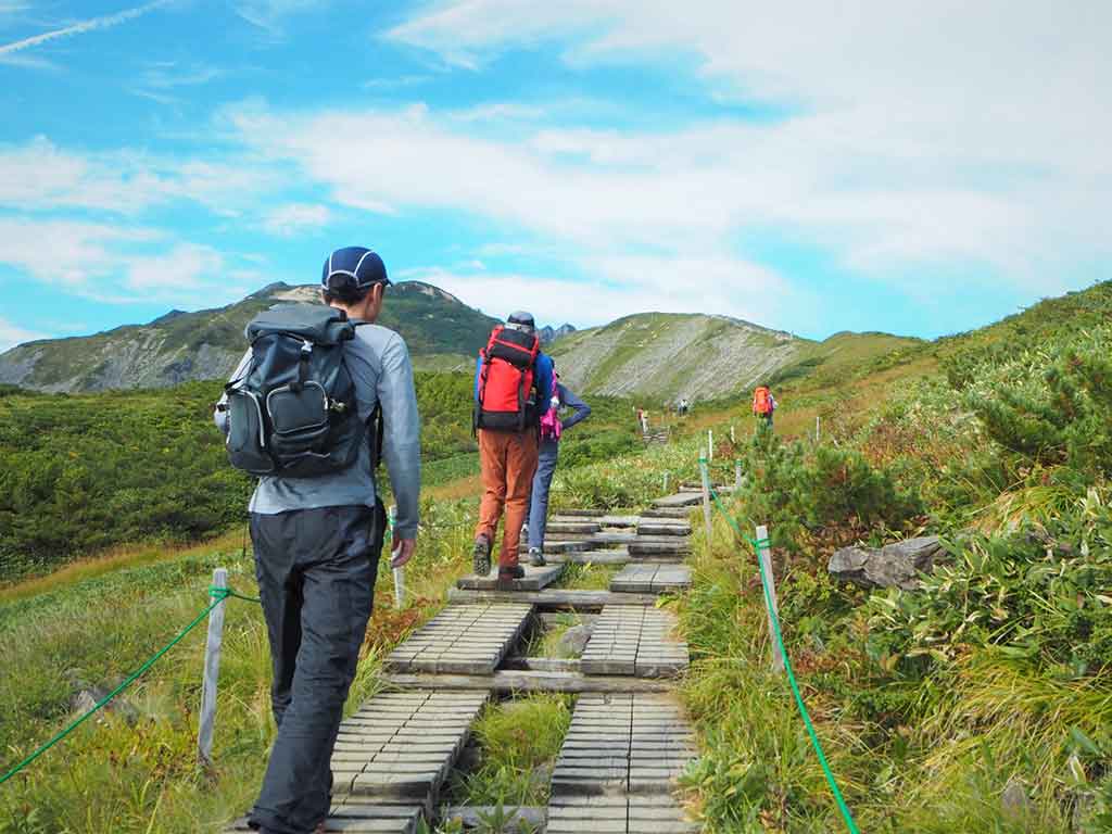 登山時には、いざというときの備えが重要（写真はイメージ）【写真：写真AC】